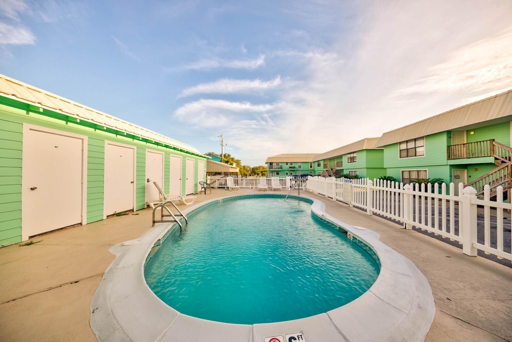 Peaceful Condo in Gulf Shores With Outdoor Pool view 3