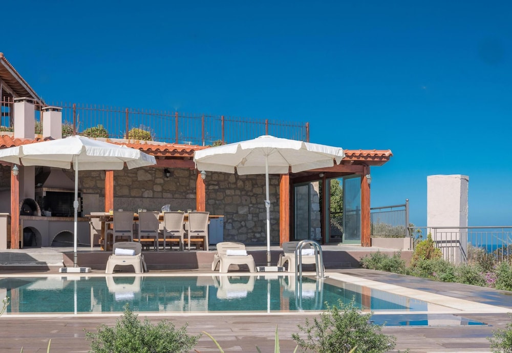 Villa Eolos With Private Pool
