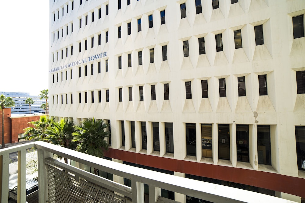 Ginosi Wilshire Apartel