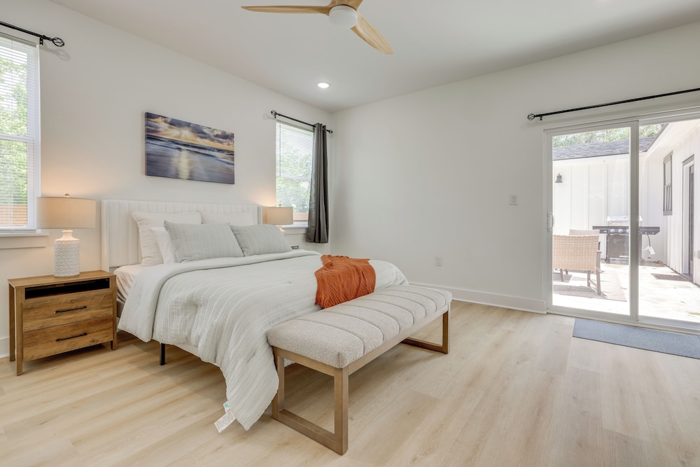 1/2 Mi to Schlitterbahn Waterpark: Home w/ Patio!