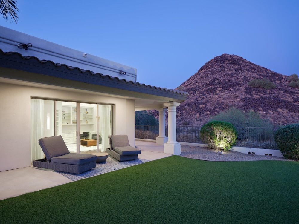 Luxury Mountain Estate-pool-spa-bbq+bar-fire pit