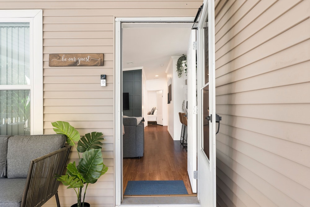 Bright 4BR Home Near Beach Historic Downtown