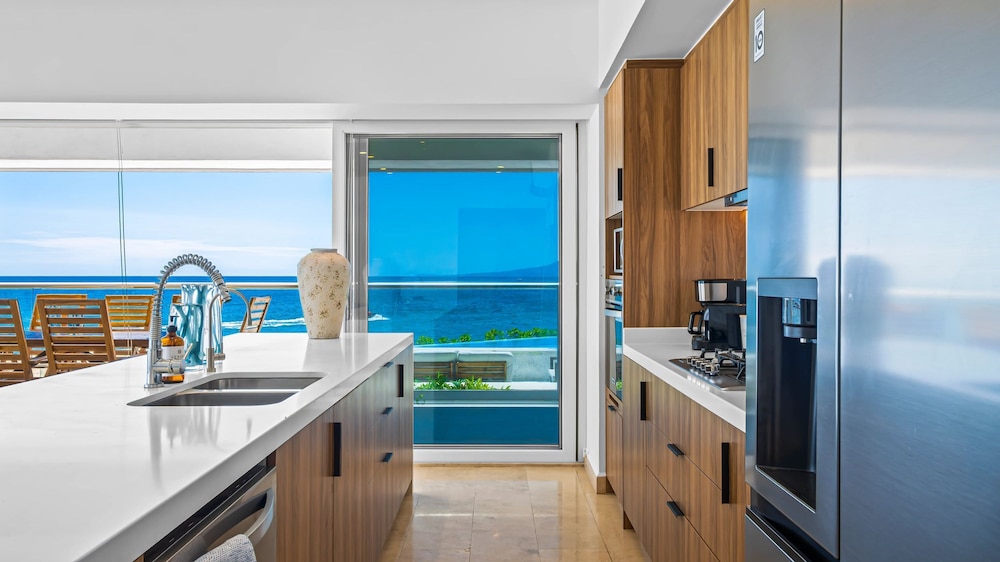 Beachfront Private Pool Theatre Room Views
