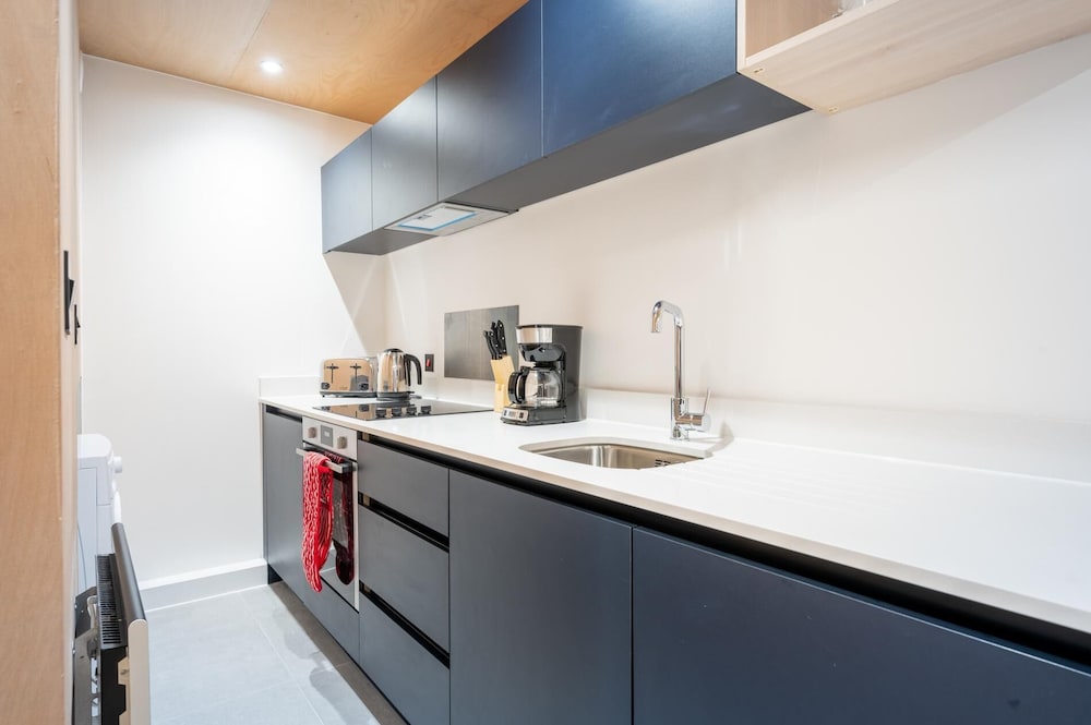 Stunning 2BD Apartment in Manchester view 5