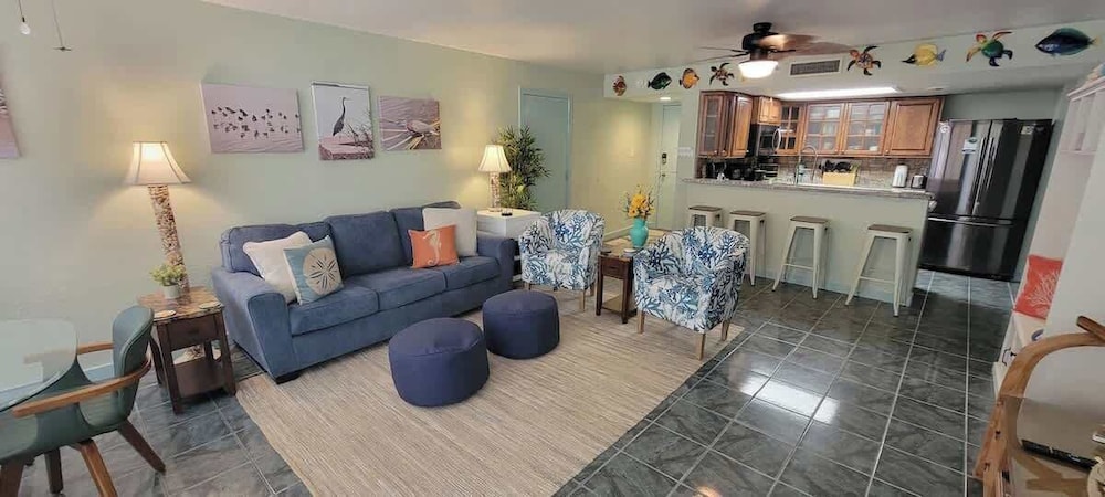 Beachfront Hotspot - New Furnishings - Pool - 1st Floor