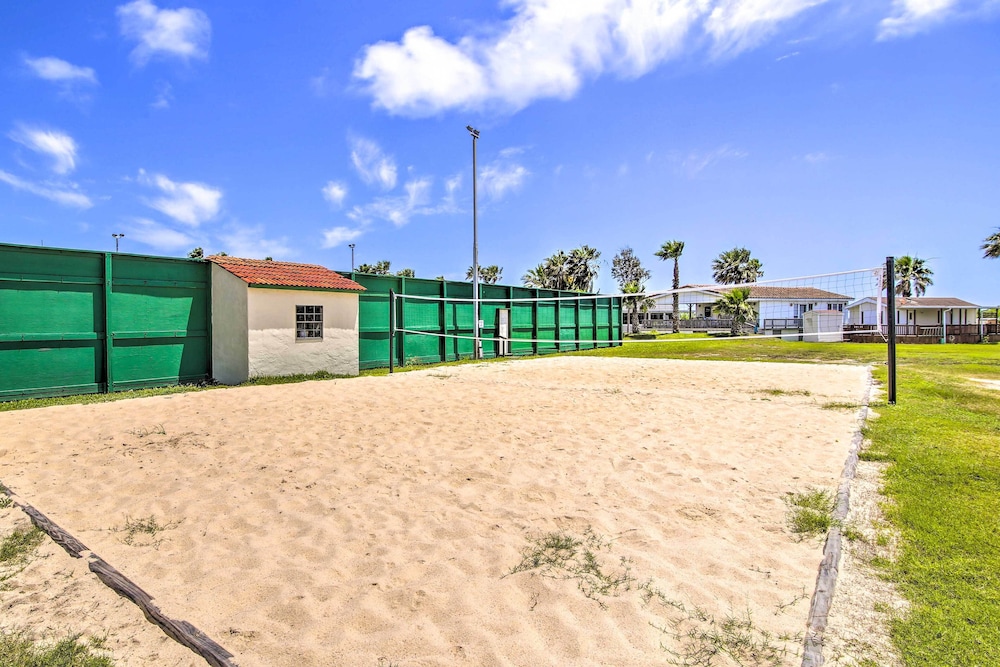 4 Mi to Beach: Home w/ Pool & Golf in Port Isabel!