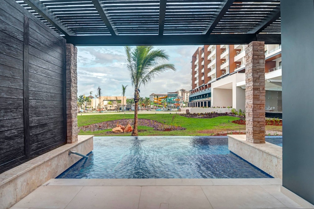 Jamaica Vacations - Royalton Blue Waters Montego Bay, An Autograph Collection All Inclusive Resort - Property Image 61