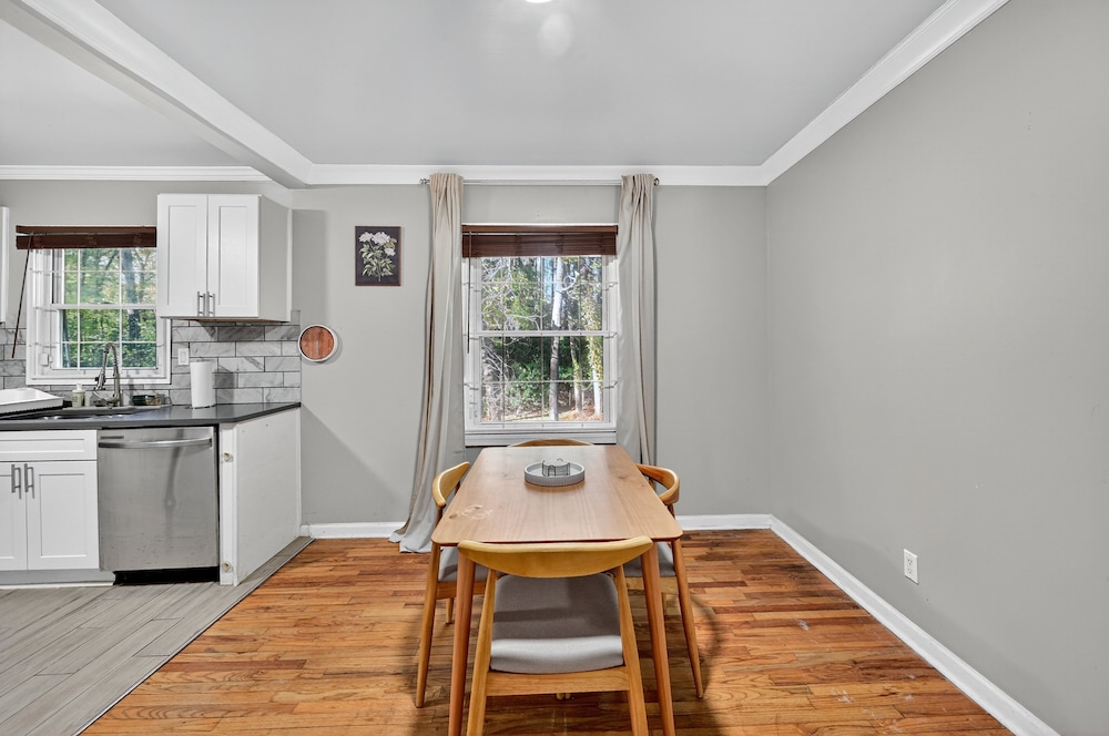 Charming East Atlanta Oasis Meets City Vibe 2 Bedroom Home