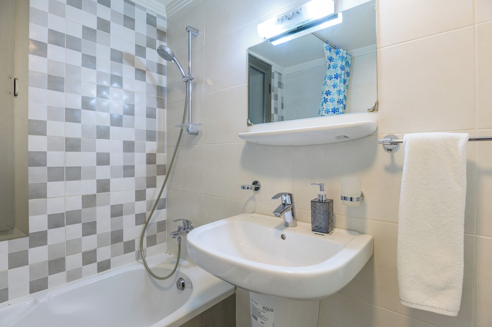 Elevate - Sleek 2-BR Apt by Santa Maria, Jal el Dib