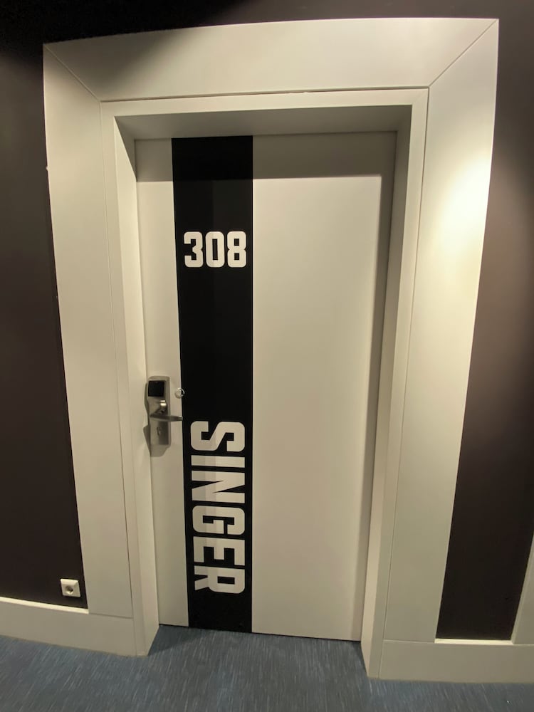 Singer109 Hostel
