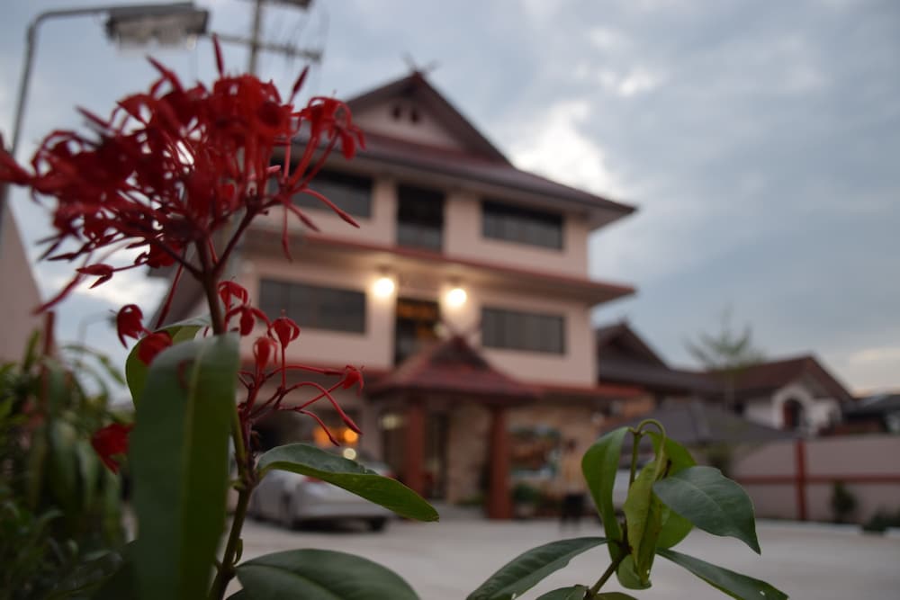 Hotel Kaew Place - Image 1