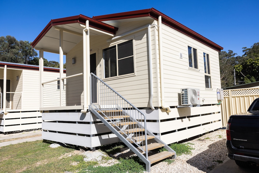Hotel Clog Barn Caravan Park - Image 1