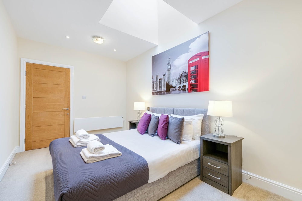 Luxury 3 Bedroom Apartment with Parking