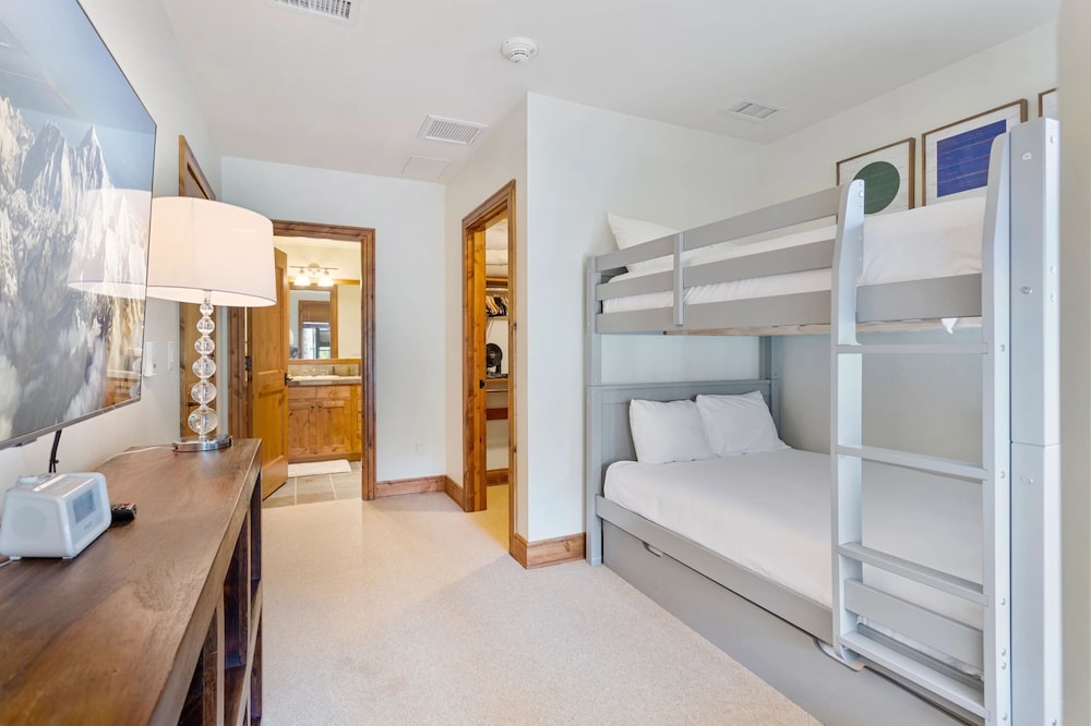 Shooting Star Lodge at Deer Valley Resort - Three Bedroom Residence #206 3 Condo