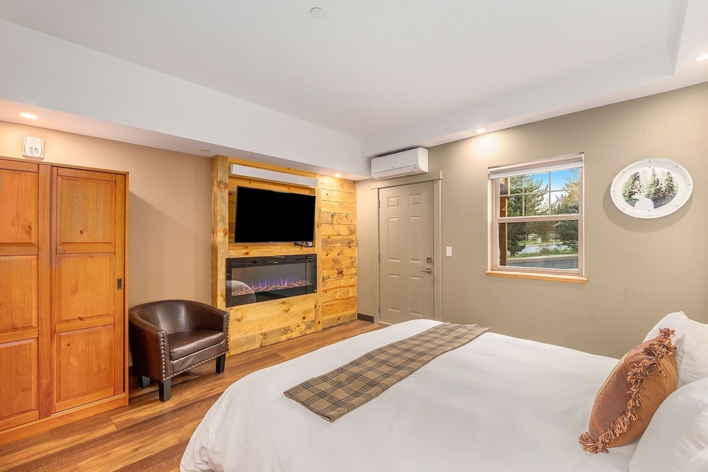 Solitude Bear Room Ada 103 - Estes Park 1 Bedroom Studio by RedAwning - Property Image 17