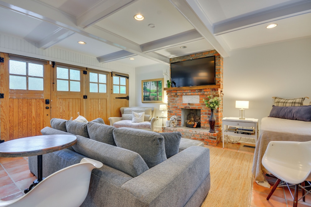 Walk to Main St: Historic High Point Carriage Home