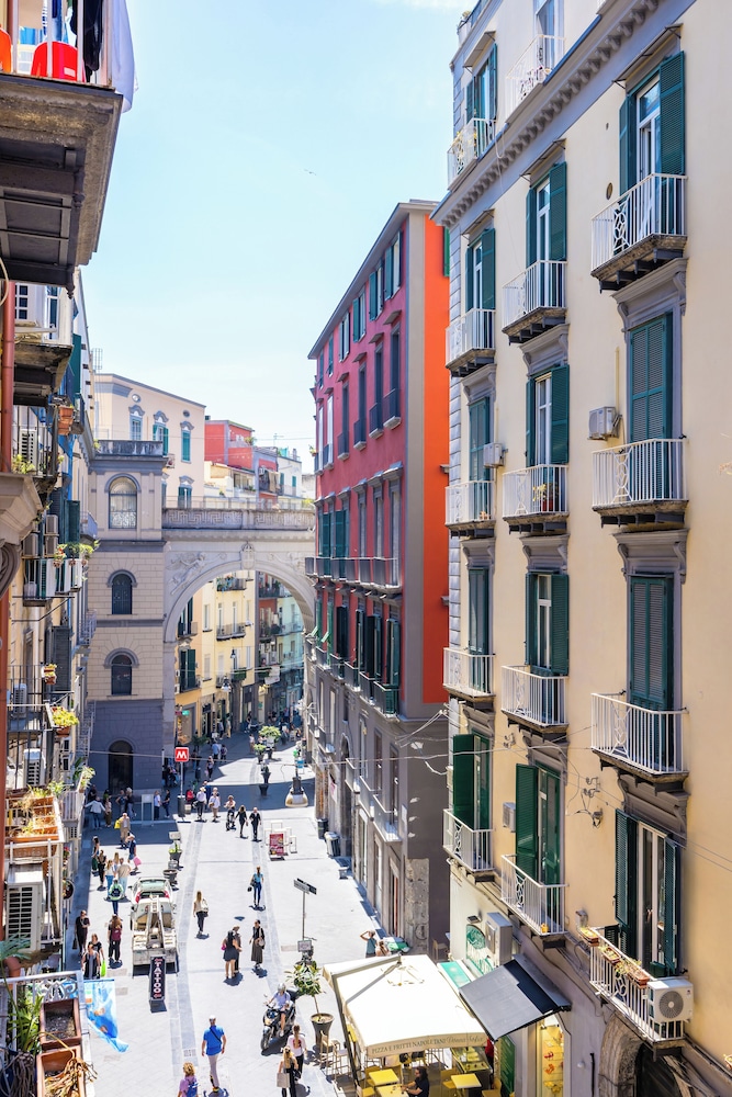 Chiaia Boutique Flat on Pedestrian Area by Napoliapartments