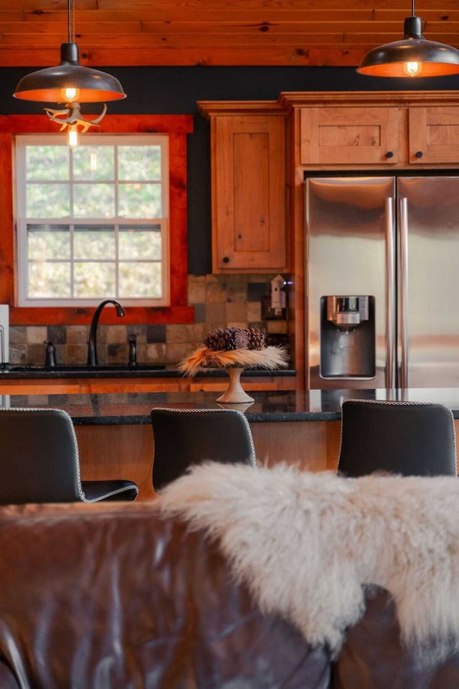 Cozy Cabin With Hot Tub - Near all in Hocking Hills