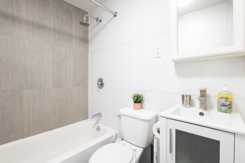 26-1c Gramercy Large 1BR WD