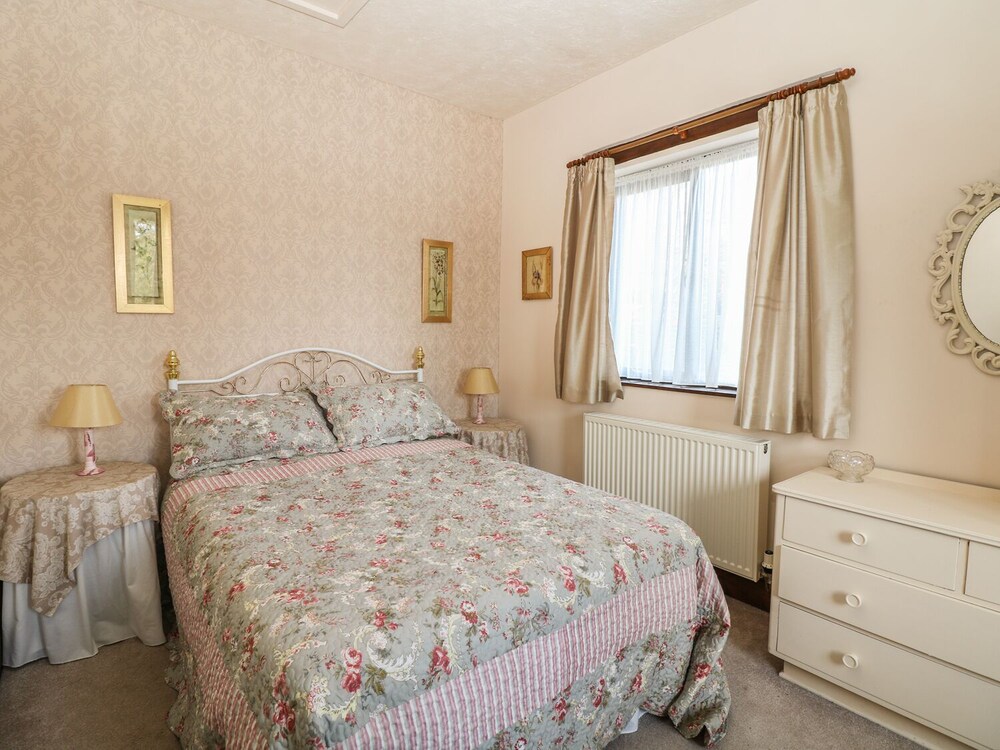 The Cottage at Moseley House Farm view 5