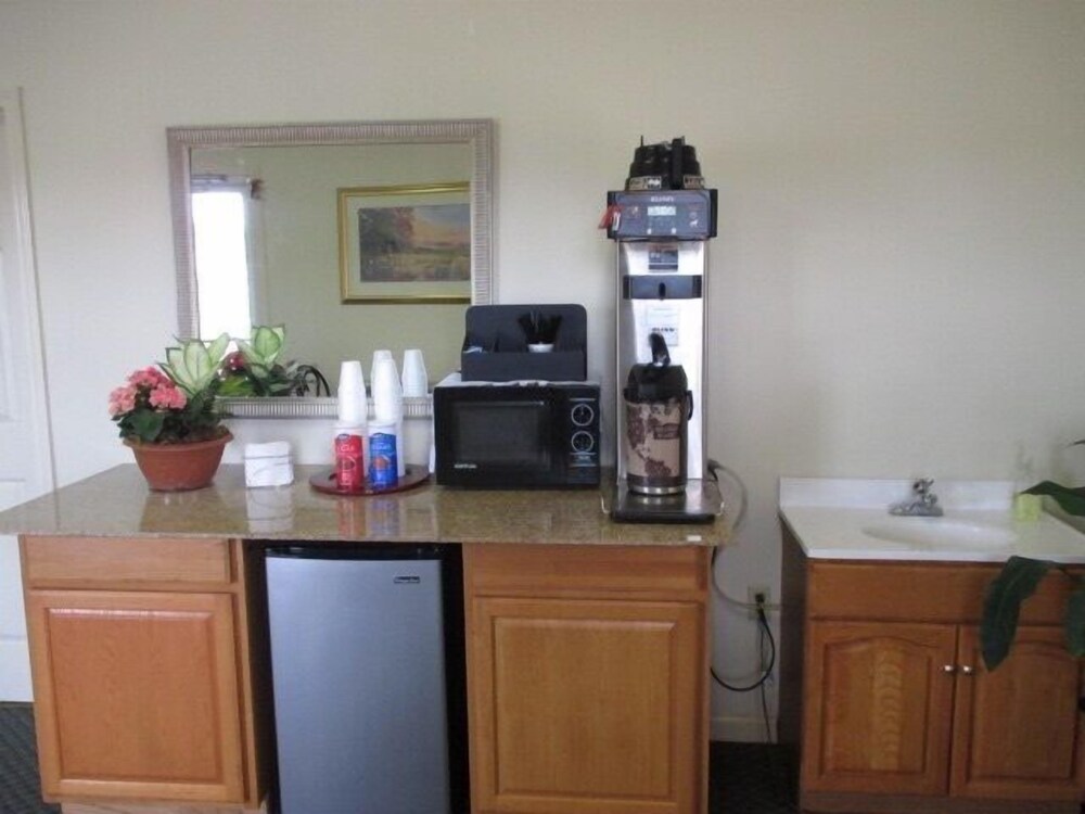 Royal Inn Taylorsville - Property Image 4