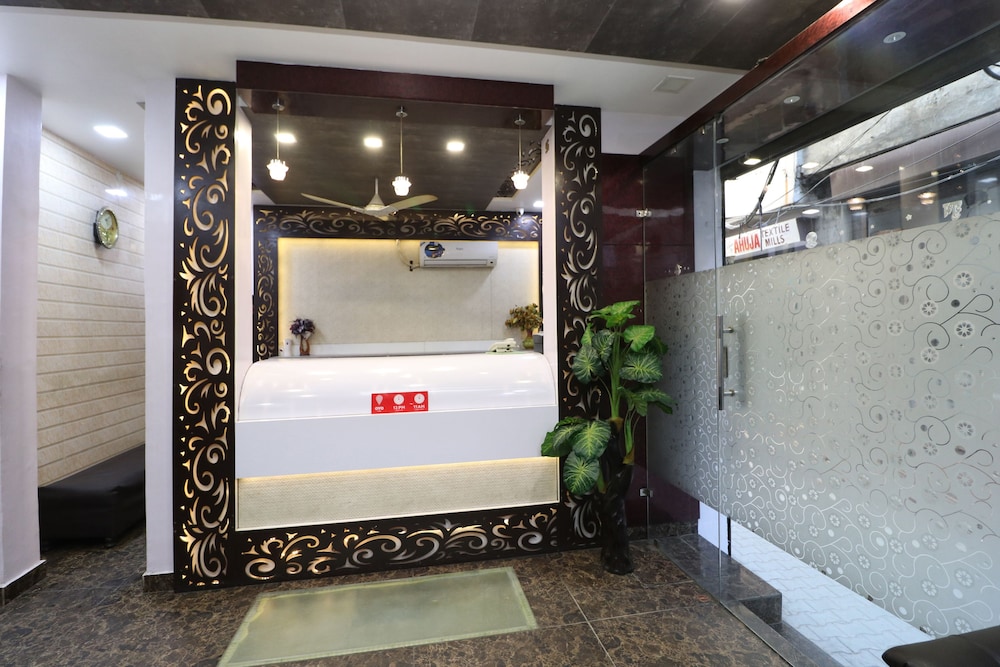 Lobby & Reception