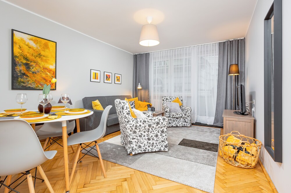 Apartments Warsaw Kredytowa by Renters view 2