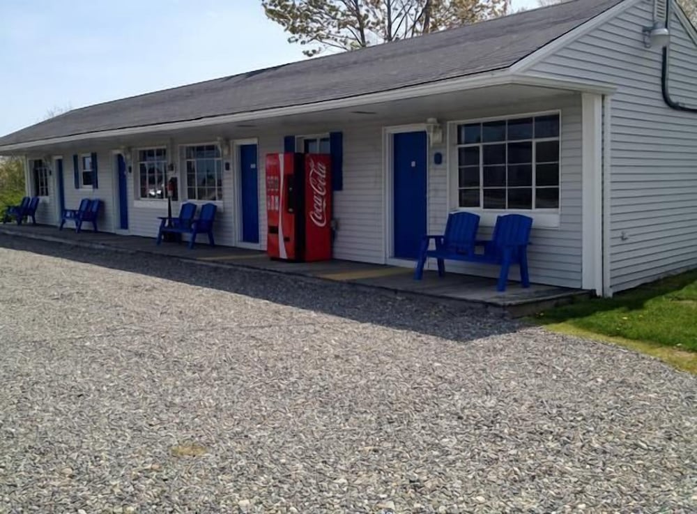 Hotel Isleview Motel and Cottages - Image 1