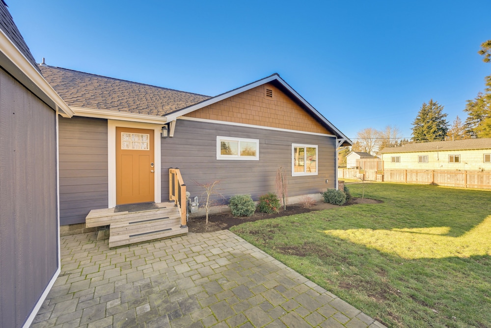 Family-friendly Cottage w/ Playground in Centralia