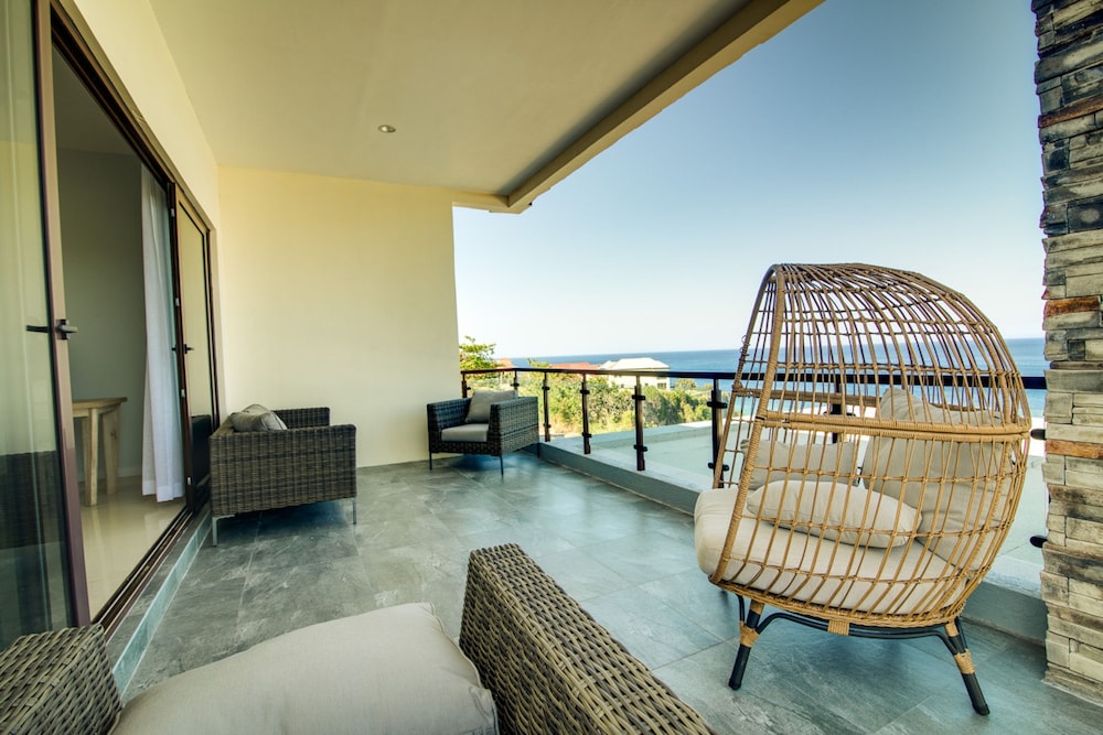 Luxury Oceanfront Villa Fully Staffed Pool Jacuzzi Movie Theatre