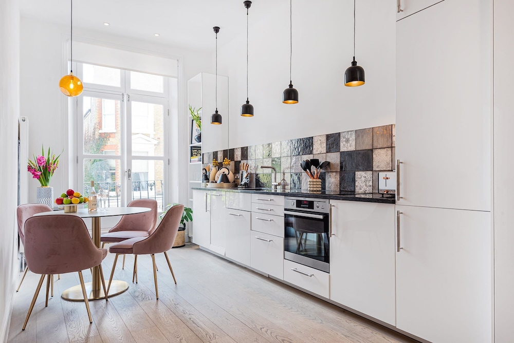 Lady on the Lane- 2 bed Primrose Hill - by Out of Office Lifestyle