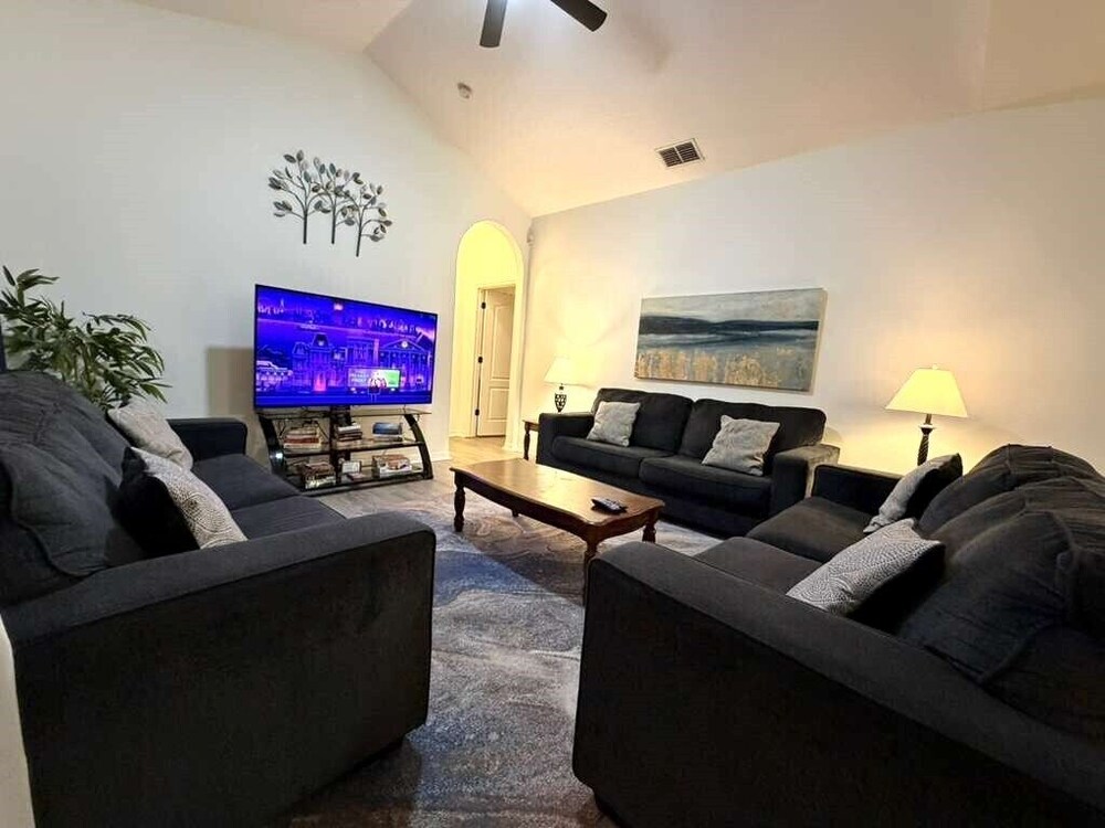 Pool •Spa •Game Rm •10 min Disney-Fun Disney Oasis