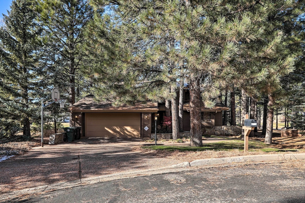 Upscale Flagstaff Country Club Home w/ Mtn Views! view 2