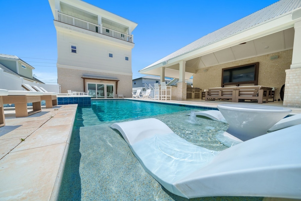 Laguna Sunset 7 Bedroom Home