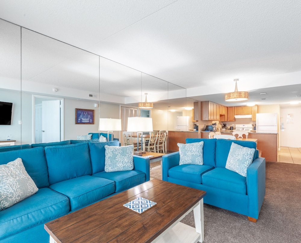 Bay Club Resort by Coolvacay