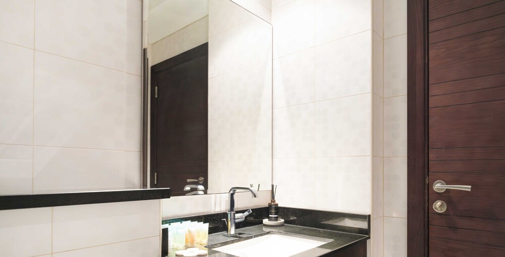 LUX The Cayan Superior Suite 2