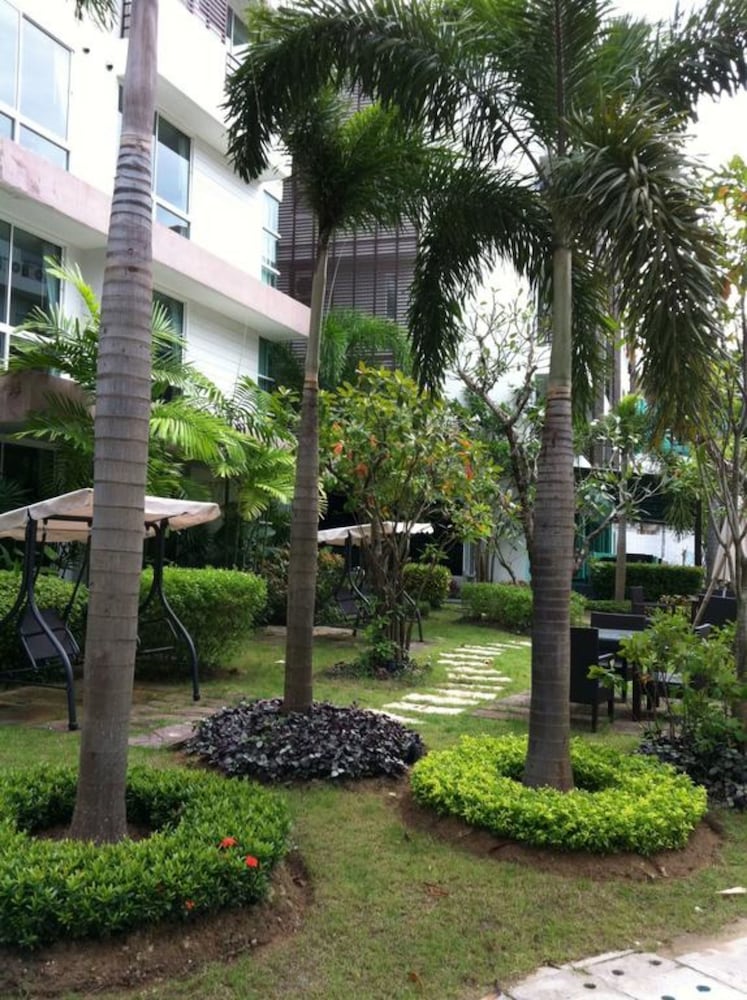 The Kris Condo by Knock-Knock