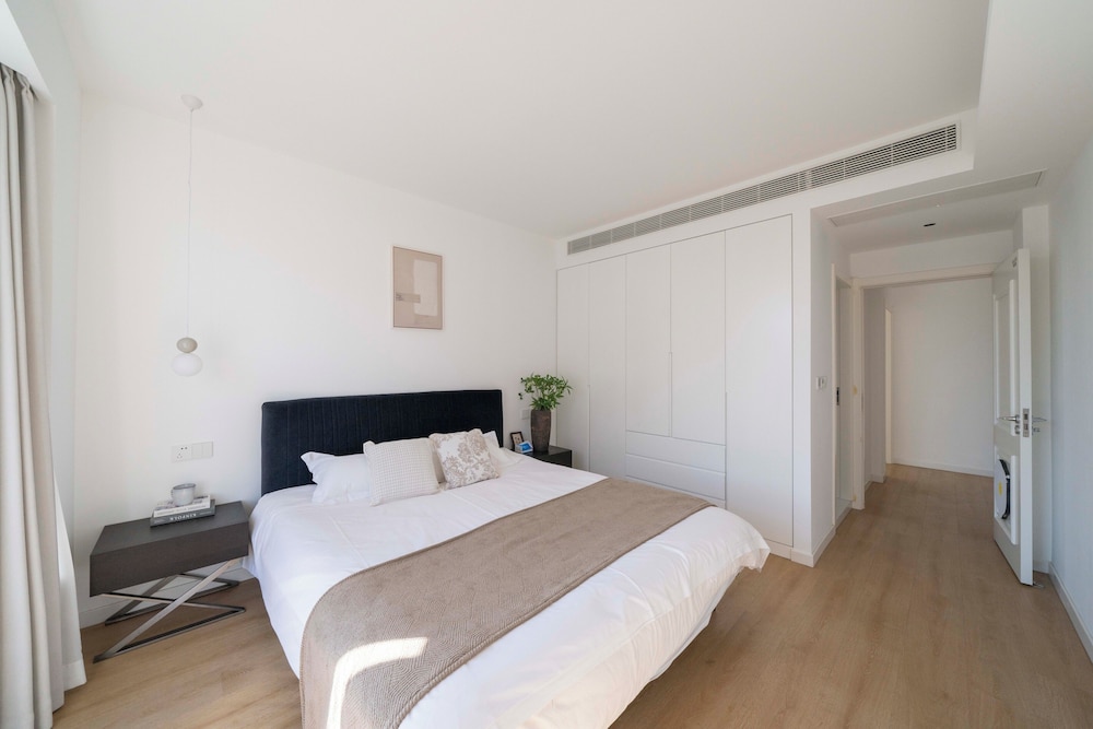 Book and Bed - Xujiahui