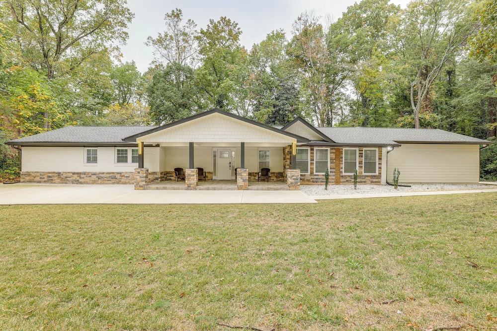 2 Mi to Truist Park: Marietta Home w/ Pool Table view 4
