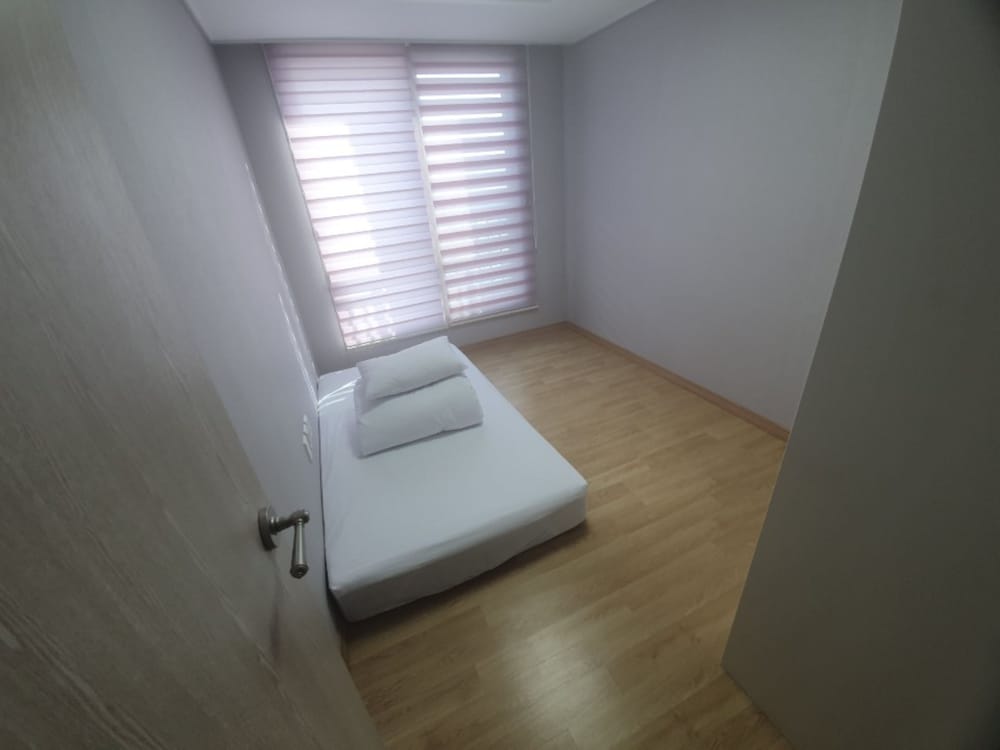 Vallas House 1301 view 2