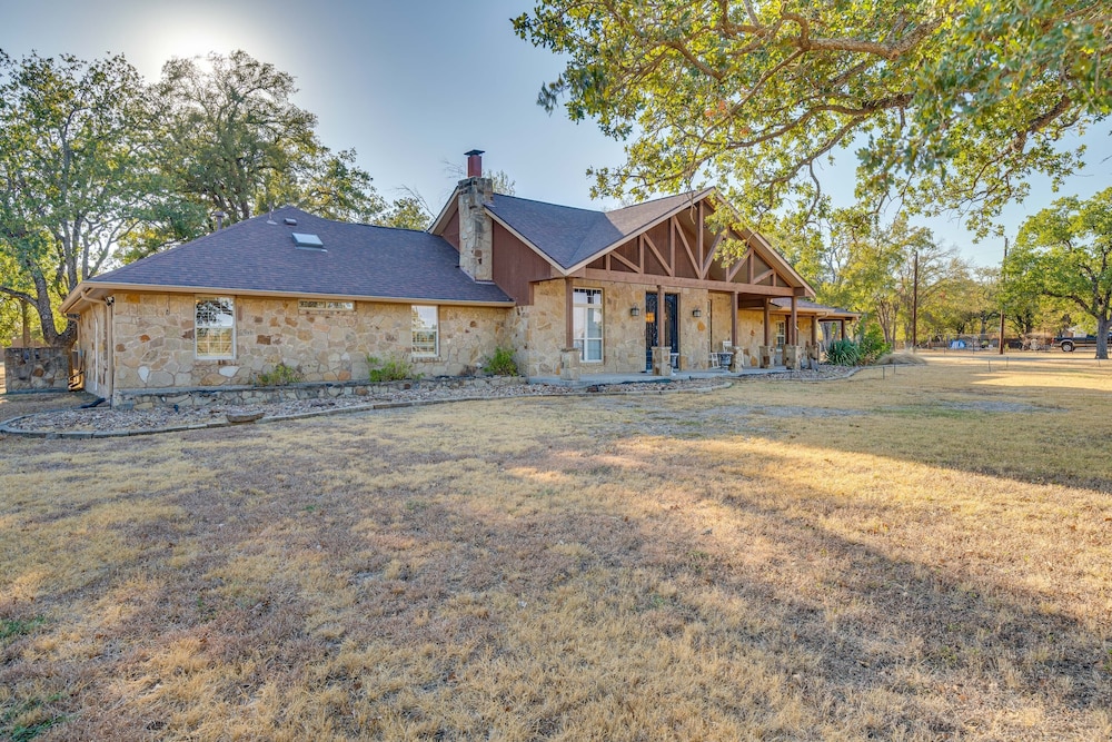 Sprawling Leander Home w/ Game Room!