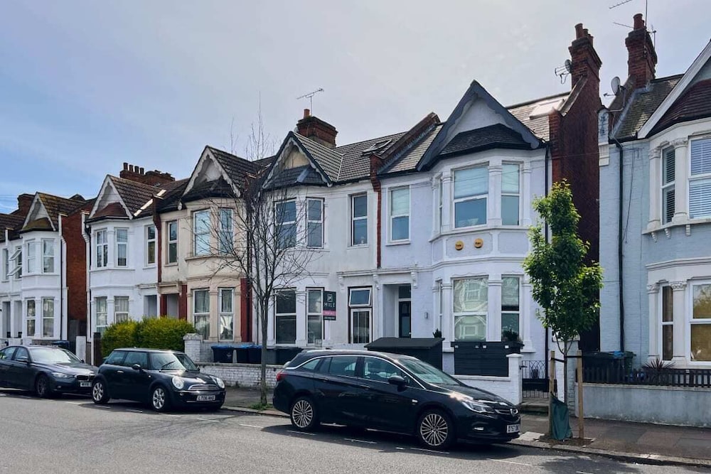 The Leghorn Quarters - Modern 3bdr With Balcony