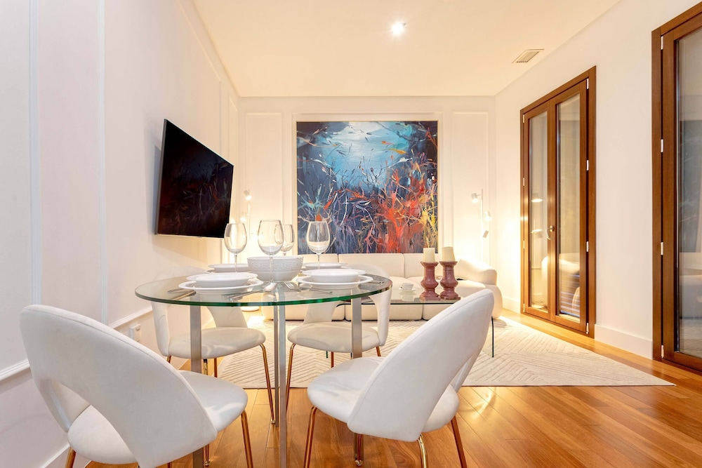Modern Apartment in Seville. Corral del Rey II