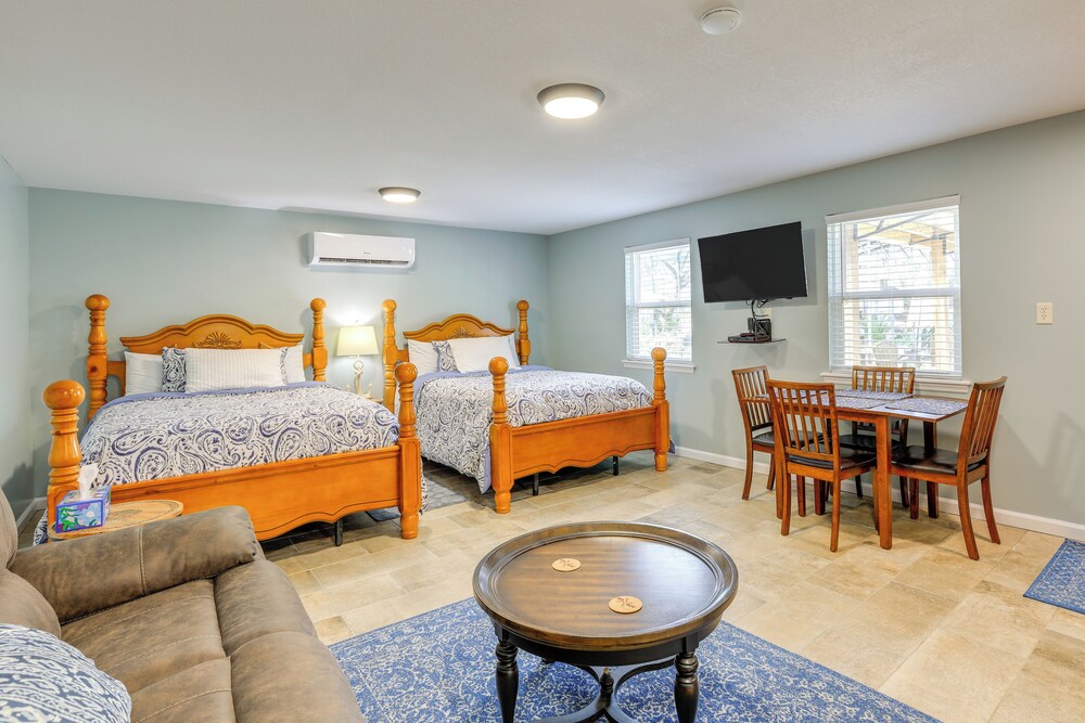 Near Steinhatchee River: Studio w/ Screened Porch!