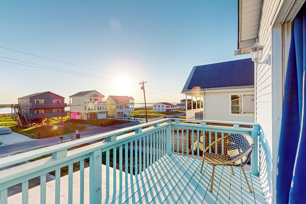 5BR Beachfront Home w/ Large Deck, Grill, W & D