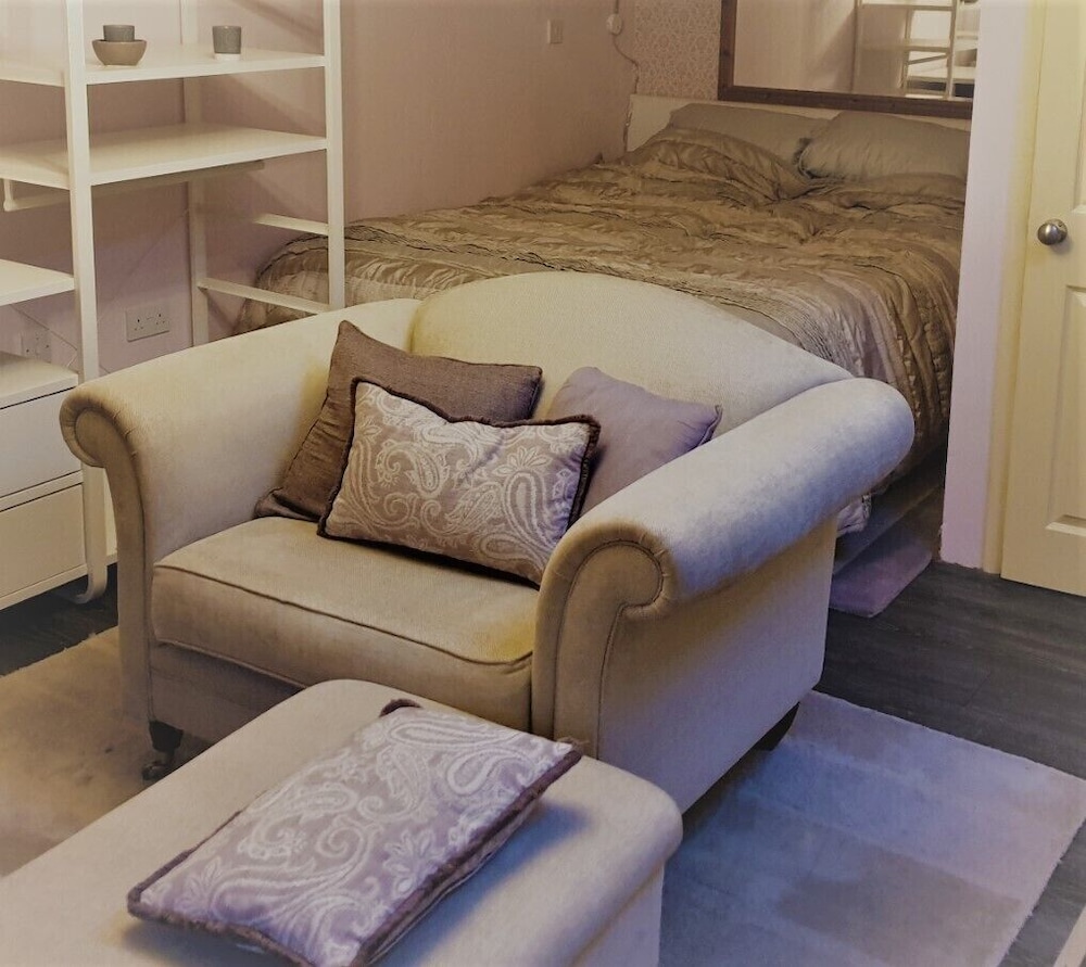 Cosy Self-contained Studio Flat in Bristol view 2