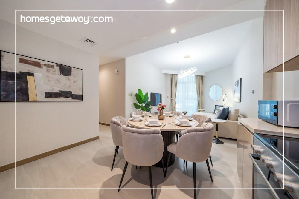 Modern 2BR – Canal-Side Elegance