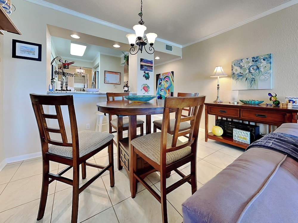 Bahia Vista 9-521 by Distinctive Beach Rentals