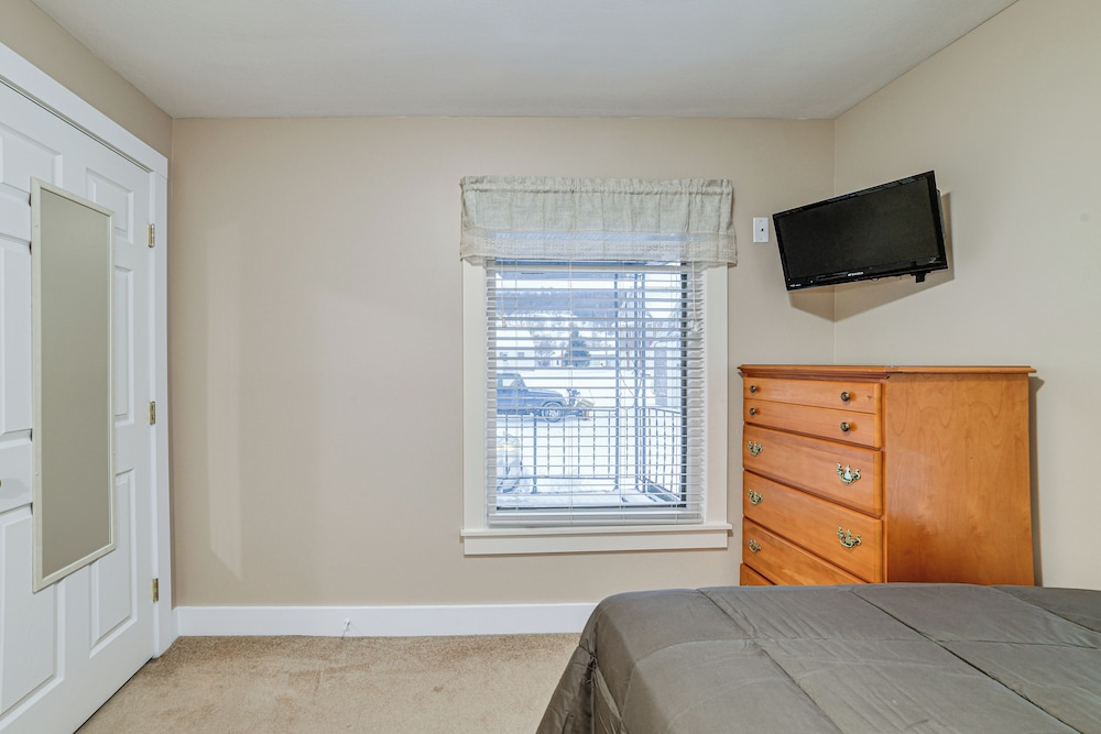 Near Hiking & Skiing: Cozy Home in Cortland!