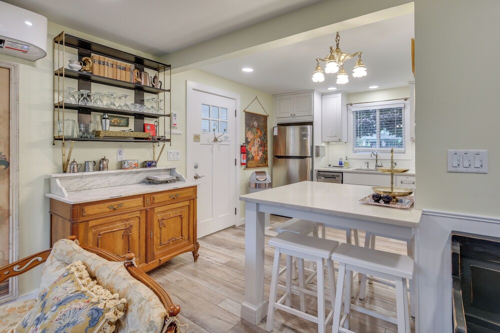 Hot Tub & Fenced Yard: Cozy Cottage Grove Home